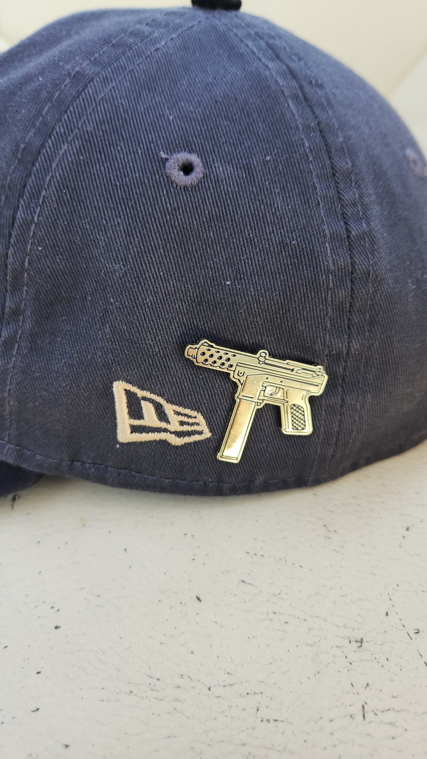 Assault rifle hat pin